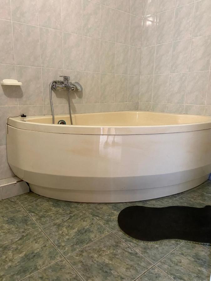 Constancia Hotel Kamianets-Podilskyi Ngoại thất bức ảnh