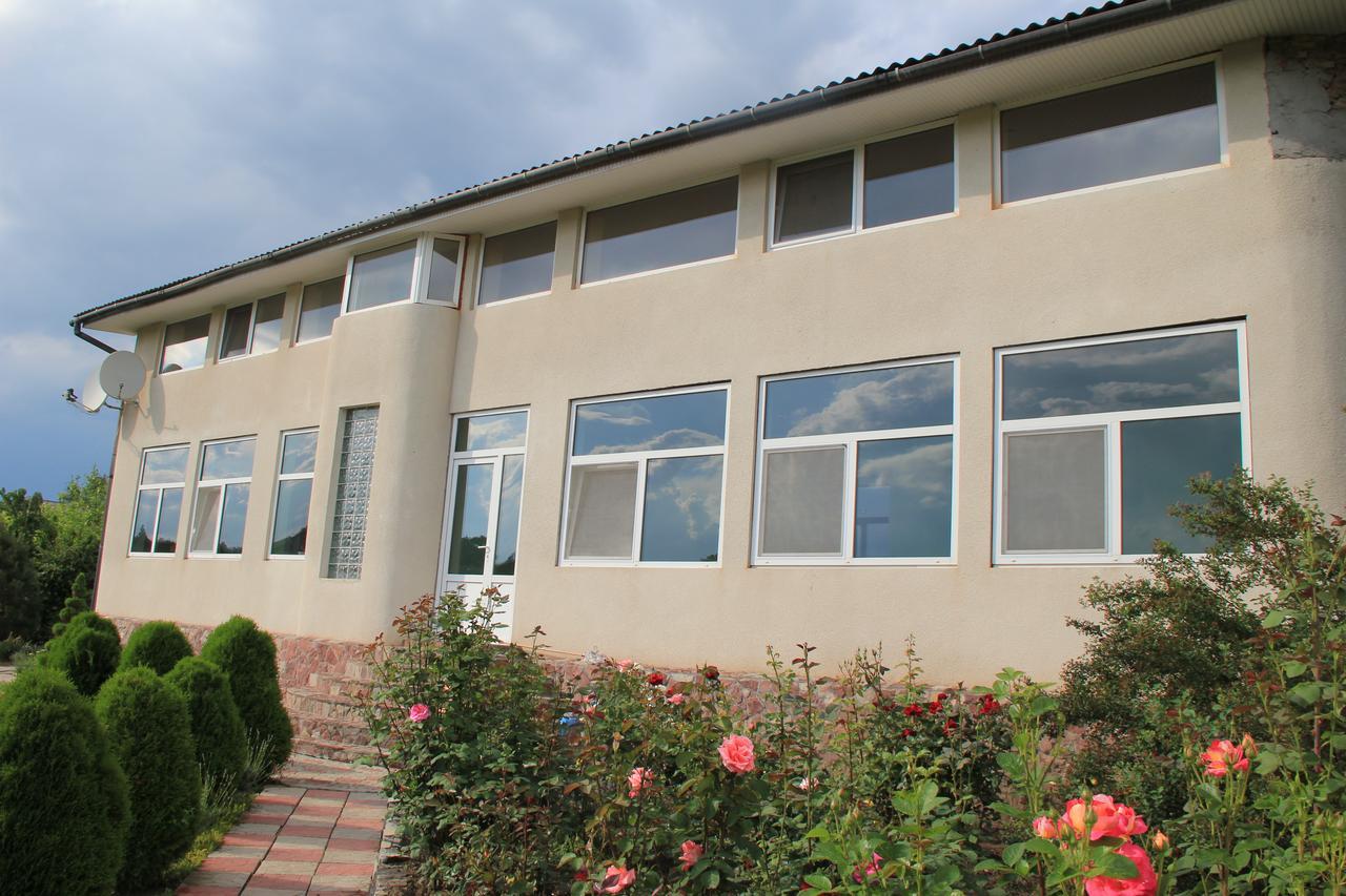 Constancia Hotel Kamianets-Podilskyi Ngoại thất bức ảnh