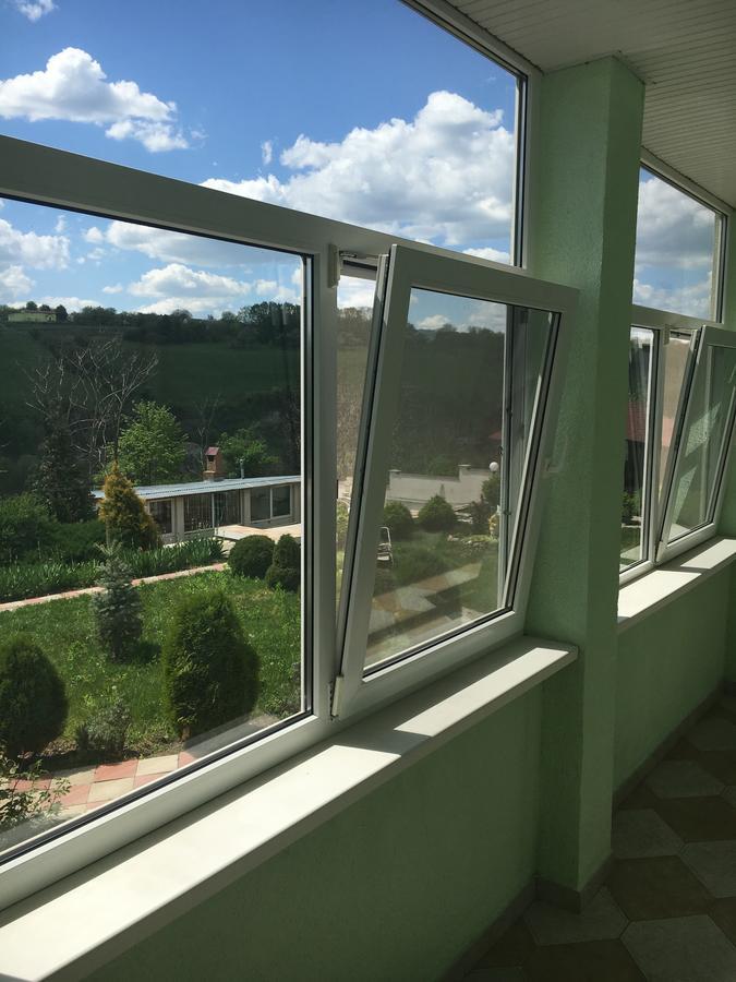 Constancia Hotel Kamianets-Podilskyi Ngoại thất bức ảnh