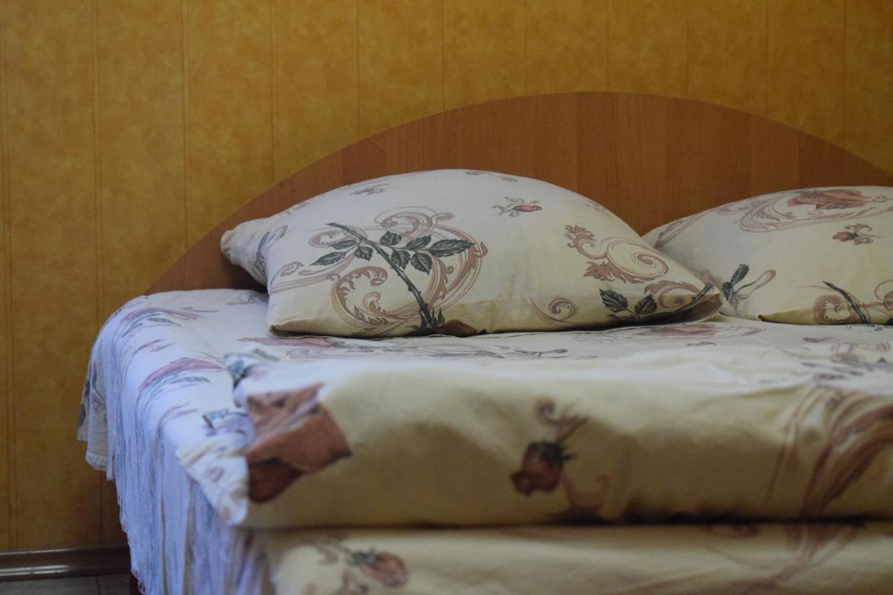 Constancia Hotel Kamianets-Podilskyi Ngoại thất bức ảnh