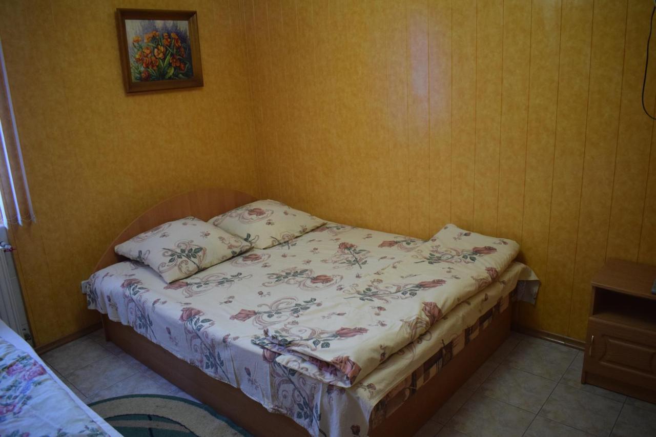 Constancia Hotel Kamianets-Podilskyi Ngoại thất bức ảnh