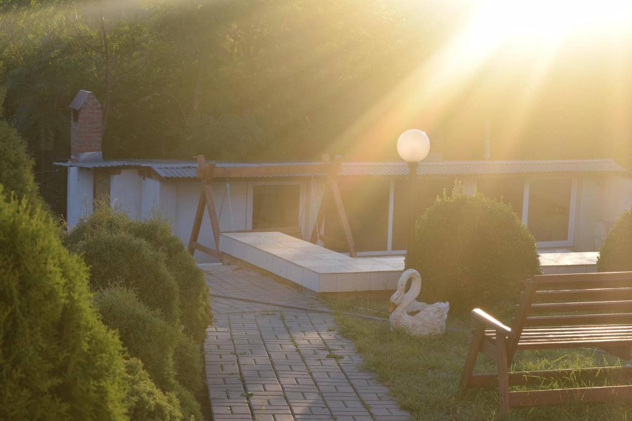 Constancia Hotel Kamianets-Podilskyi Ngoại thất bức ảnh